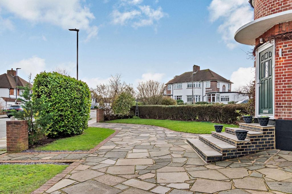 Property photo 3 of 22 8533823-Exterior11-800.Jpg