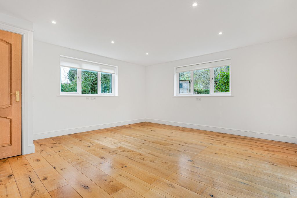 Property photo 3 of 25