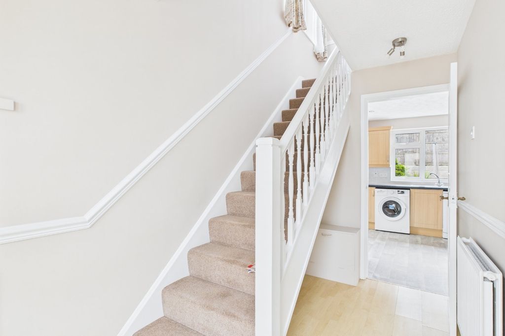 Property photo 2 of 15 Entrance Hall