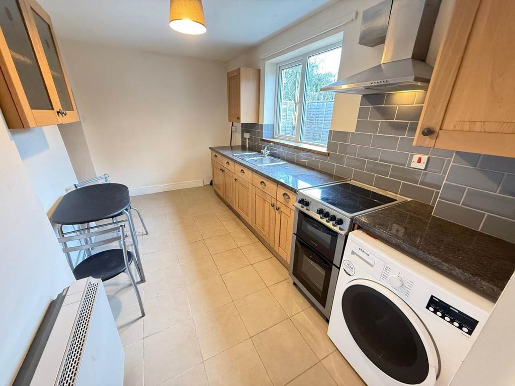 Property photo 3 of 14 Kitchen