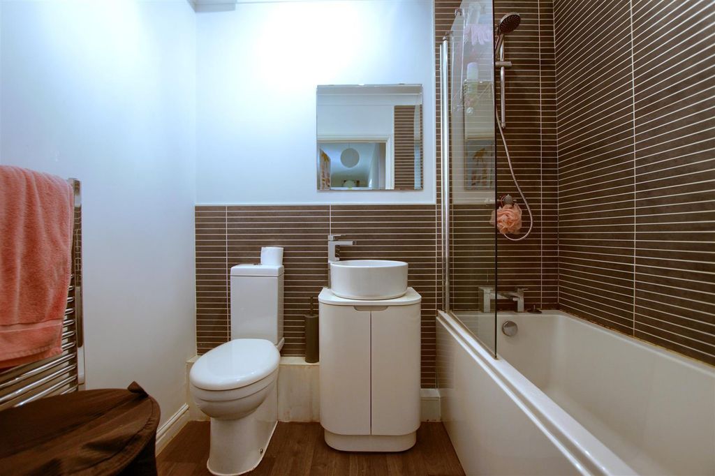 Property photo 3 of 8 Uqzzp_F5Zuwaeom-F7-Jxq.Jpg