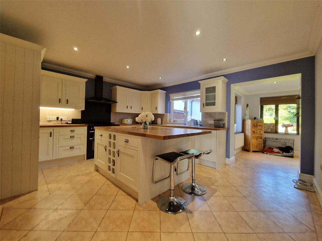 Property photo 1 of 28 Picture No. 16