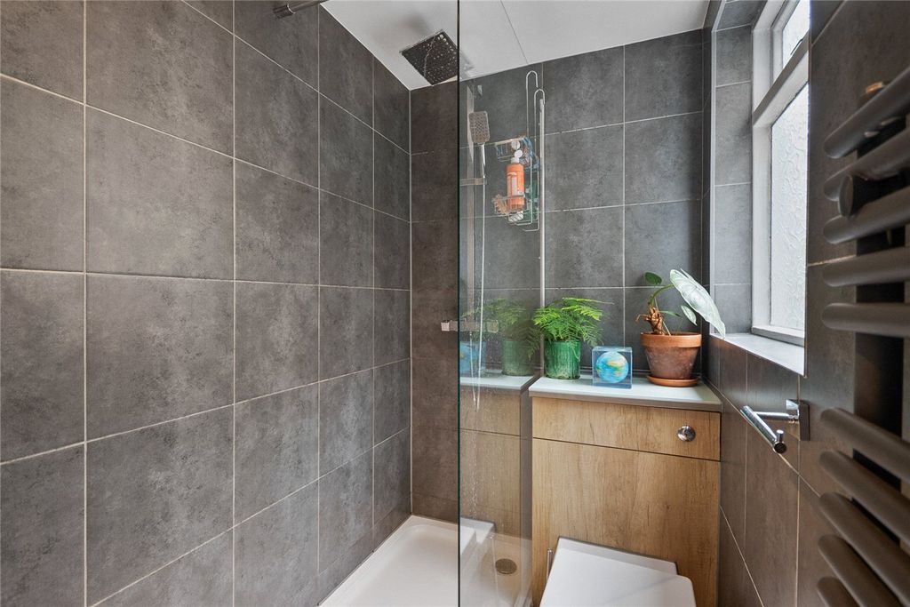 Property photo 3 of 11 Bathroom
