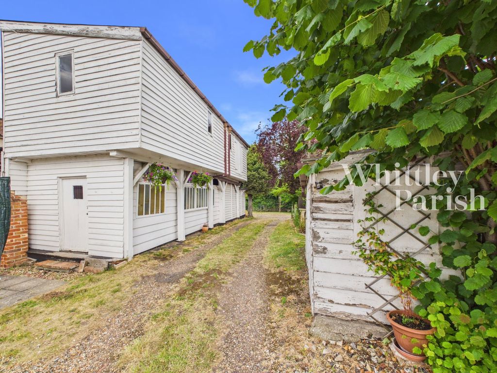 Property photo 2 of 28