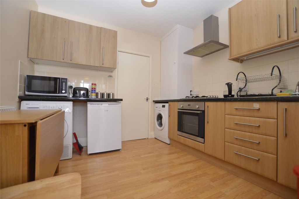 Property photo 3 of 12 Kitchen (1)