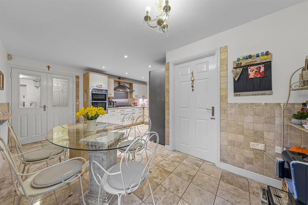 Property photo 3 of 23 19Timkenwaysouthweb23.Jpg