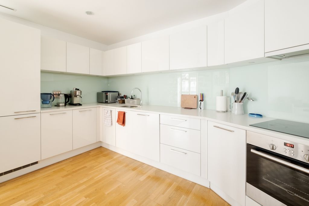 Property photo 3 of 12 Highbury Gardens