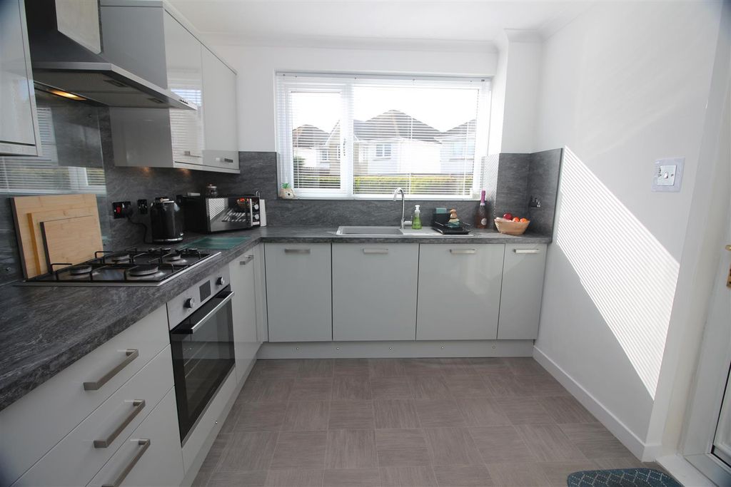 Property photo 3 of 25