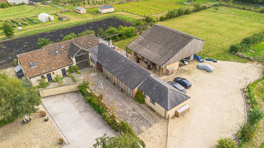 Property photo 1 of 26