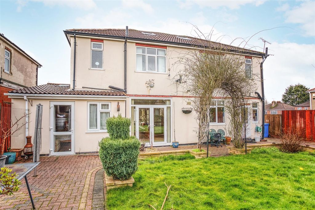 Property photo 2 of 19
