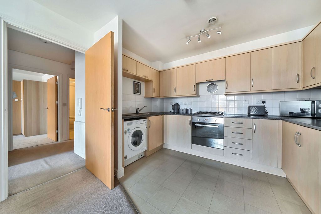 Property photo 3 of 24 1303156-13-684873...