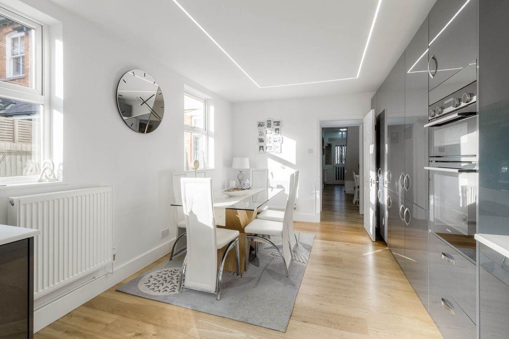 Property photo 3 of 31