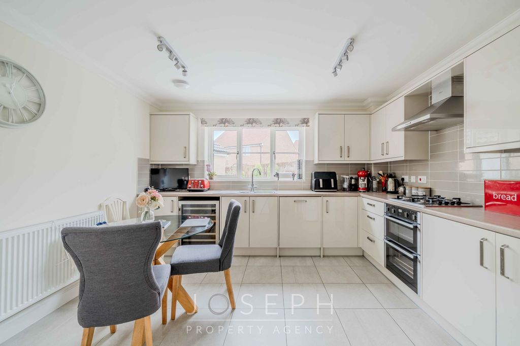 Property photo 3 of 22