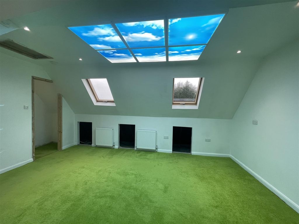 Property photo 3 of 16 15 Oval 6.Jpg