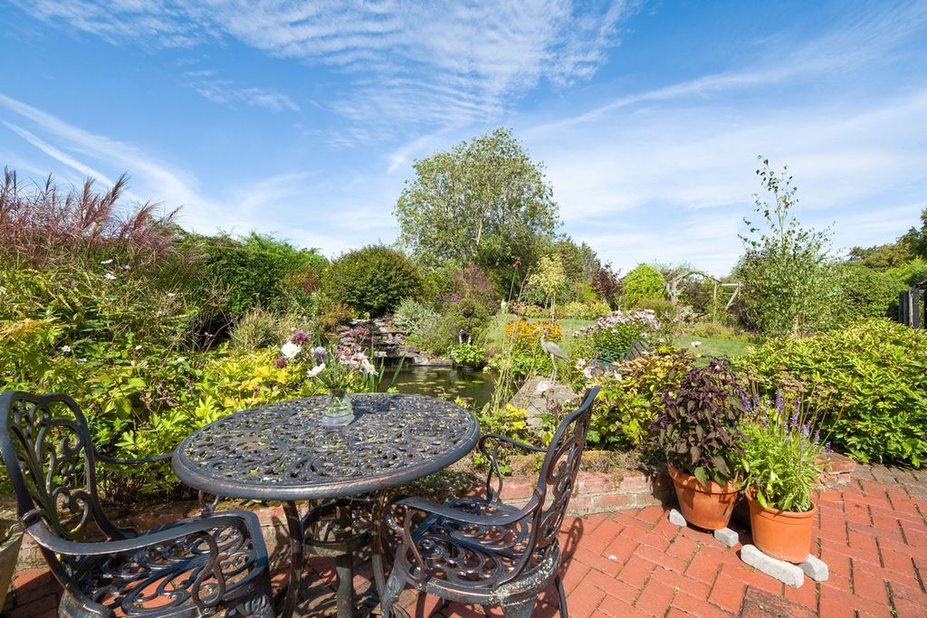 Property photo 2 of 34