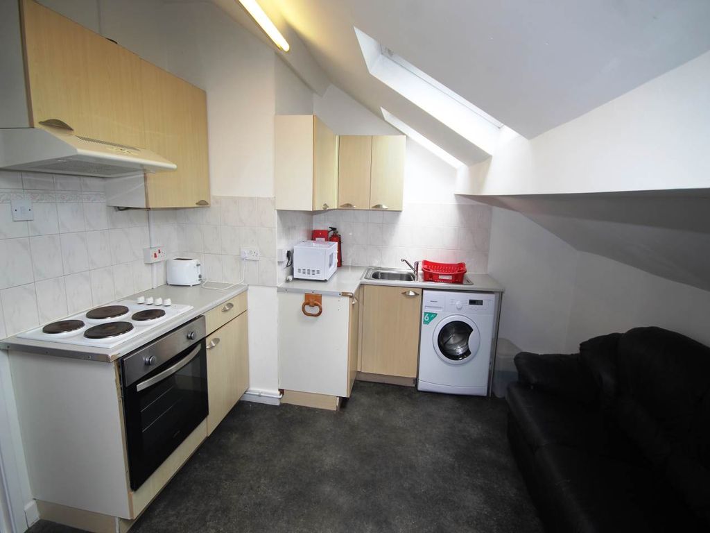 Property photo 1 of 8 Kitchen