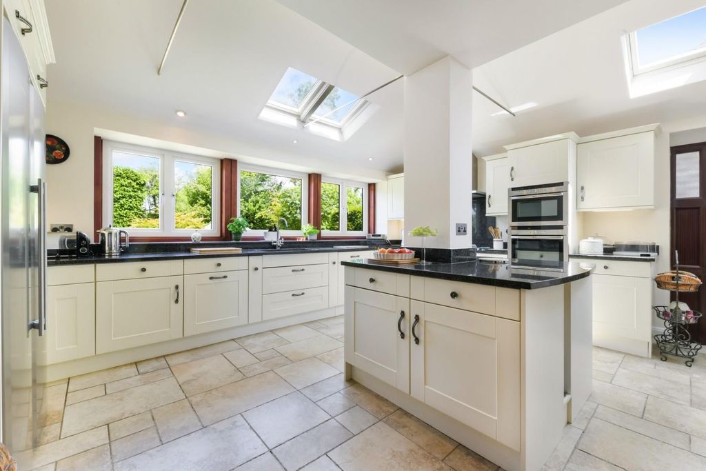 Property photo 2 of 33 The Avenue (17).Jpg