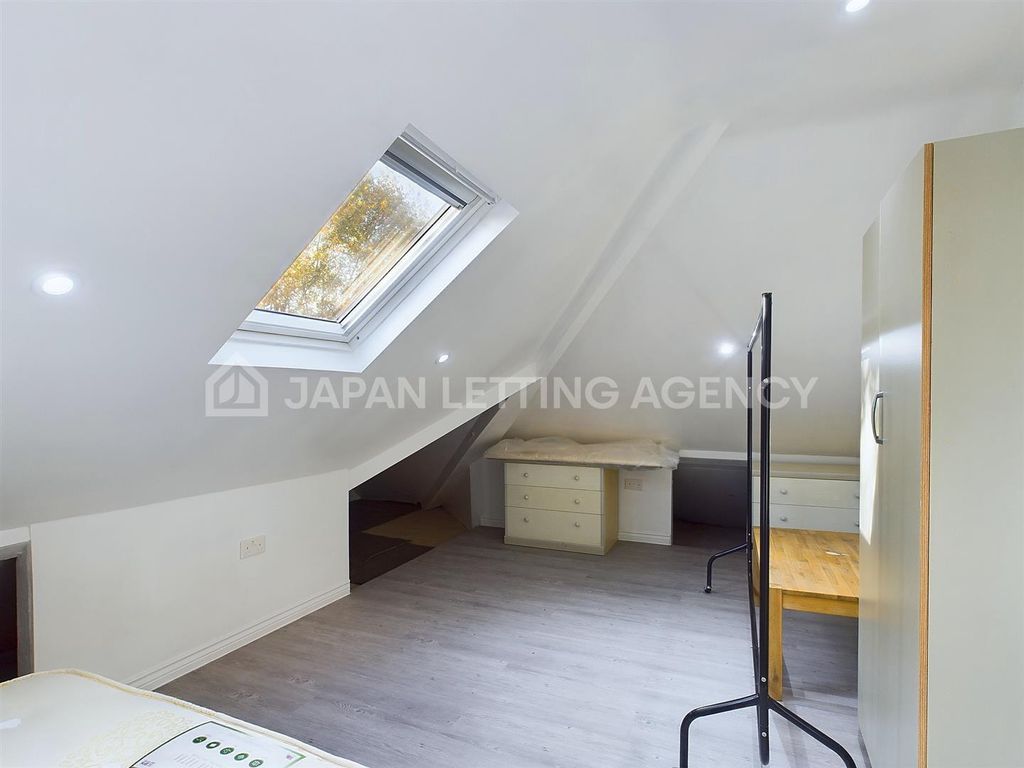 Property photo 2 of 9 Room 4-1.Jpg