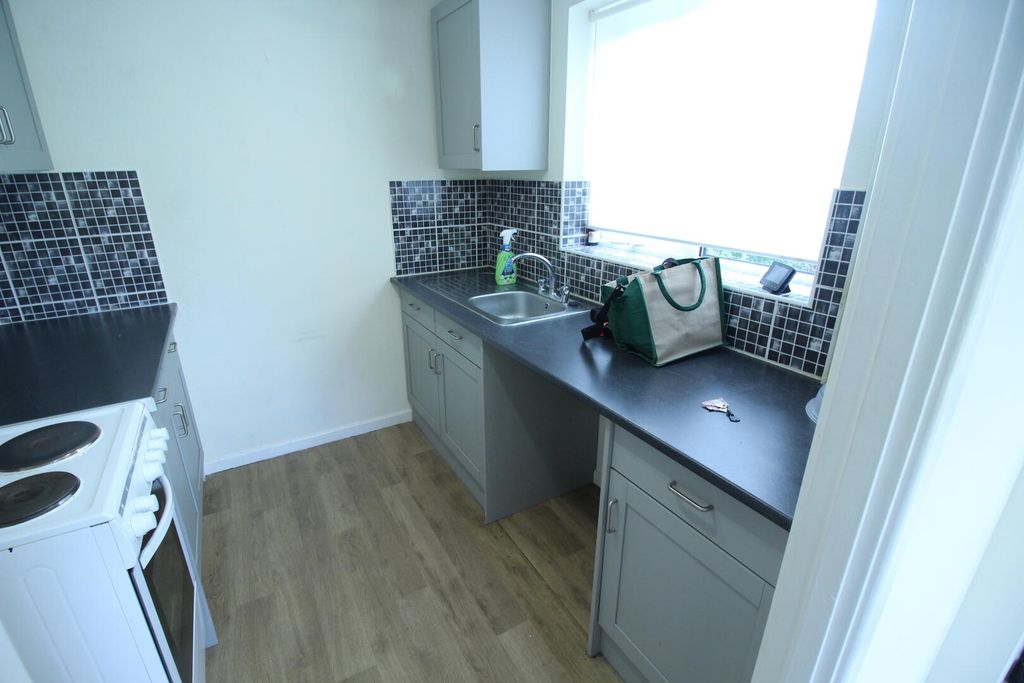 Property photo 3 of 5 Kitchen