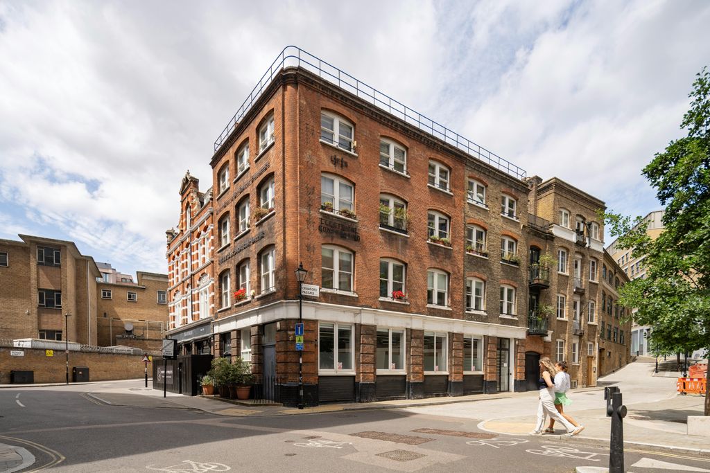 Property photo 2 of 11 Exterior