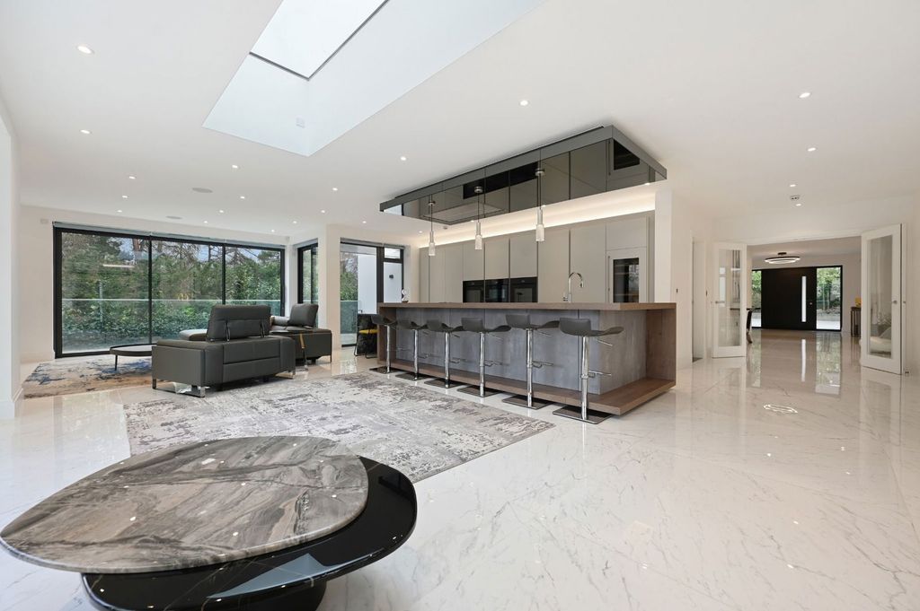 Property photo 3 of 42