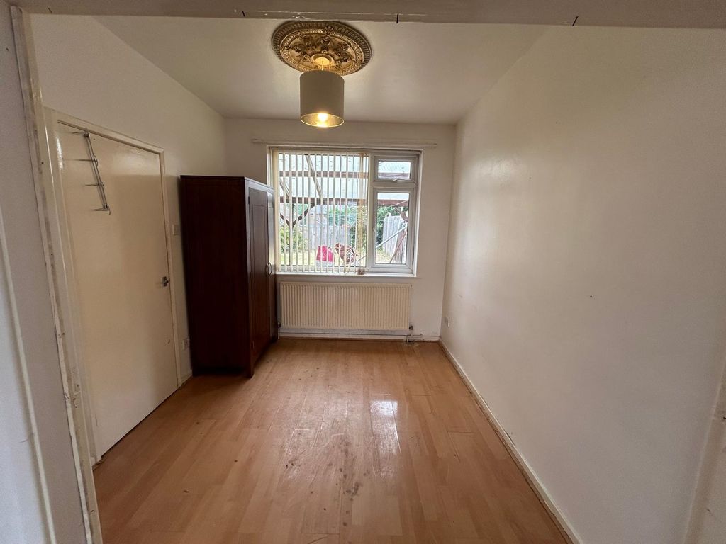 Property photo 3 of 11 Dining Room