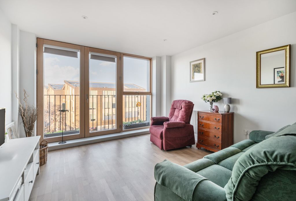 Property photo 2 of 18 1388006-4-693c401...