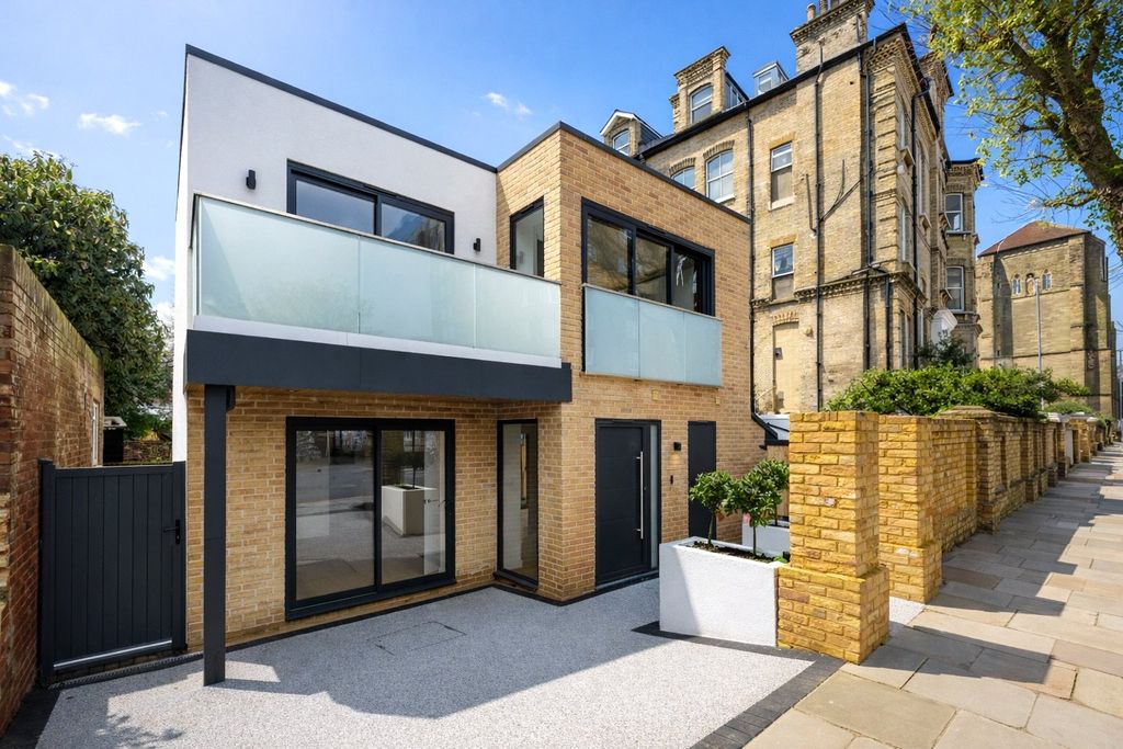 Property photo 1 of 26 Picture No. 32