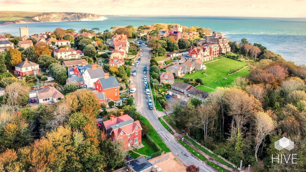 Property photo 2 of 27