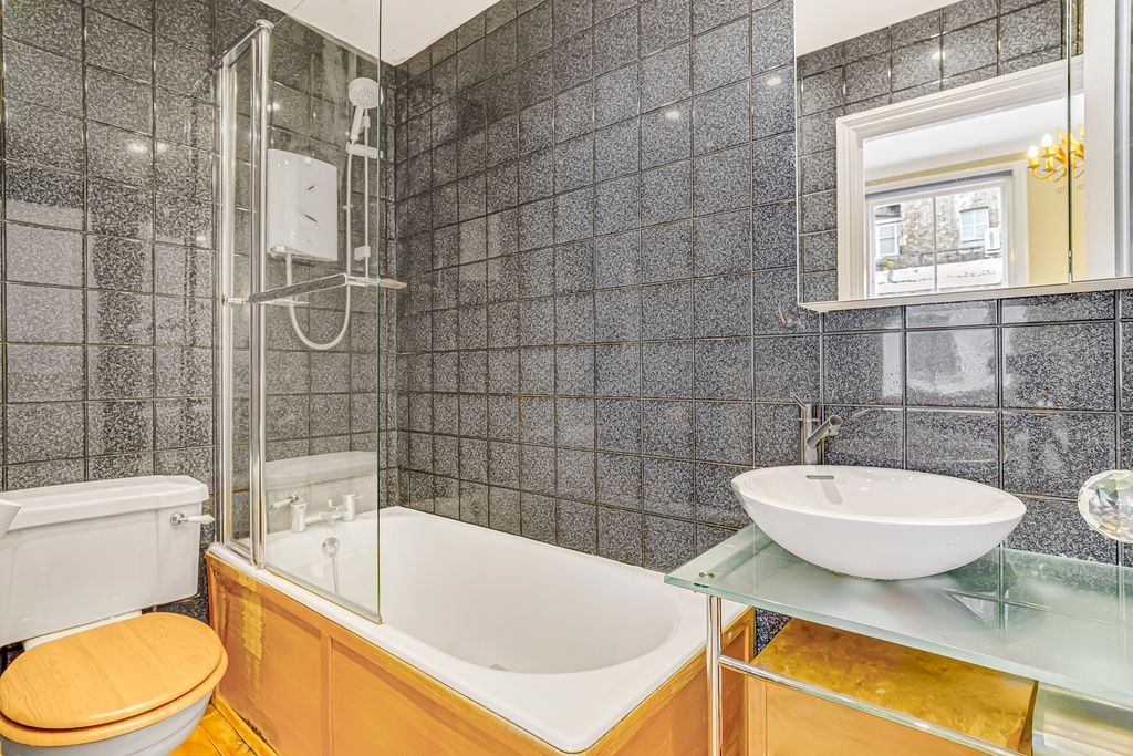 Property photo 3 of 12 Queen'sgatemews29A-37