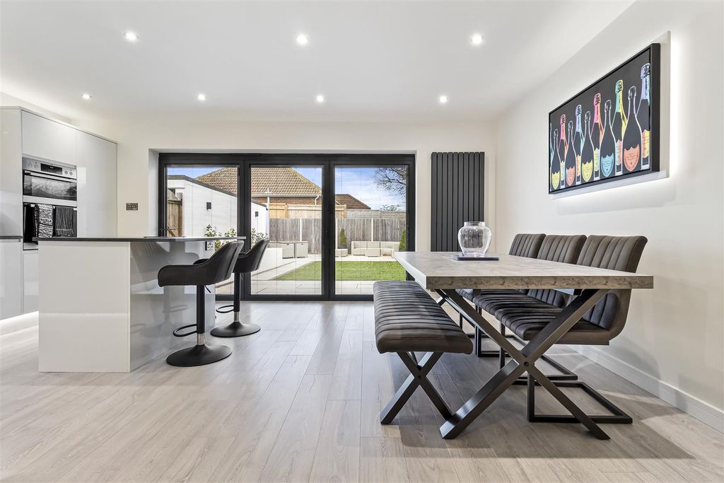 Property photo 2 of 22 42 Terringes Avenue-013.Jpg