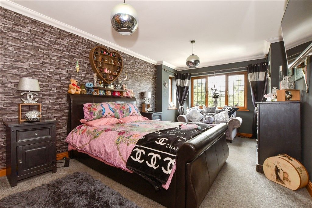 Property photo 2 of 19 Bedroom 1