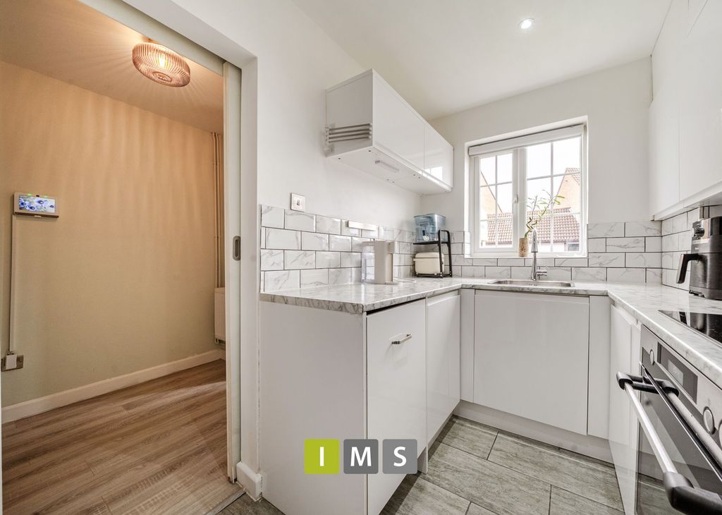 Property photo 2 of 20