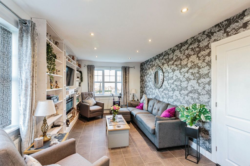 Property photo 2 of 20 Family Area