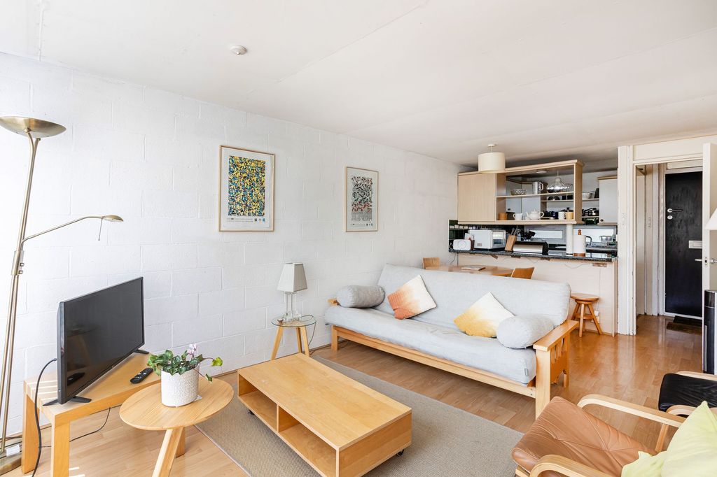 Property photo 3 of 11 Reception