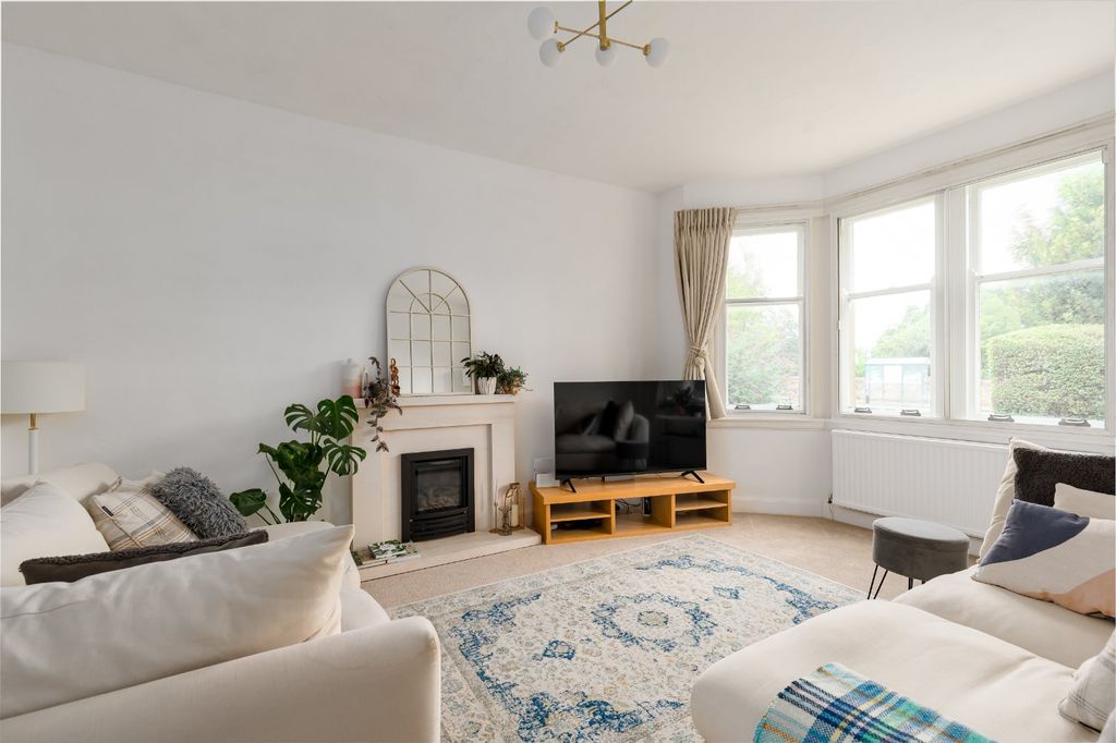 Property photo 2 of 24 Sitting Room