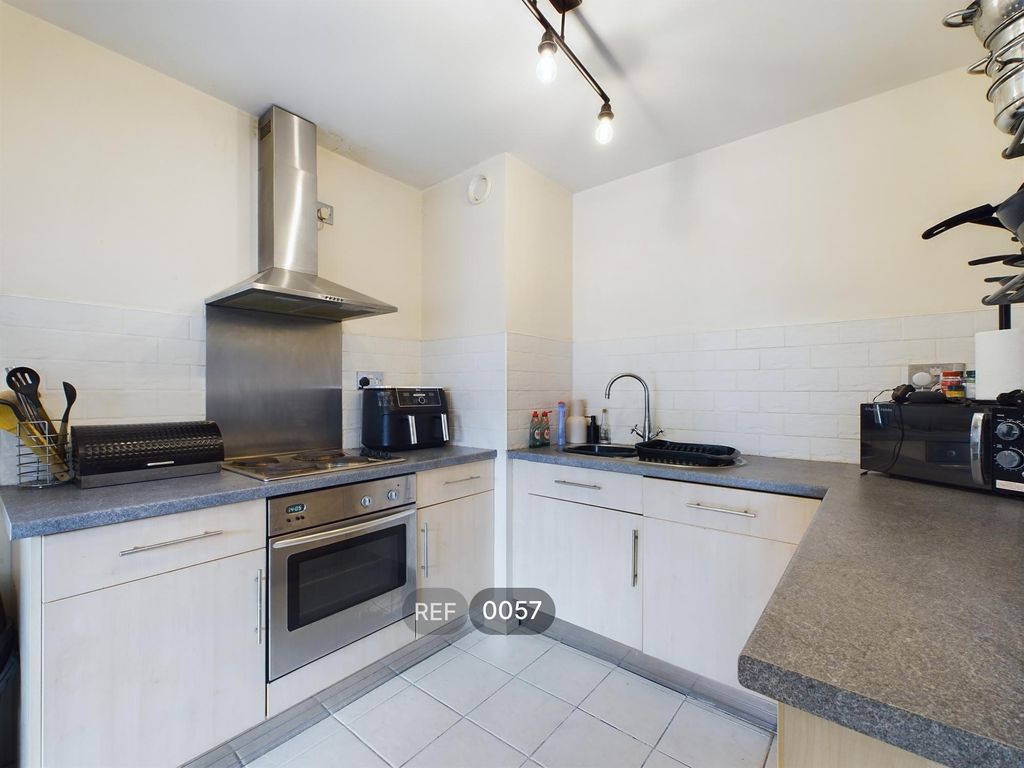 Property photo 3 of 7 Kitchen