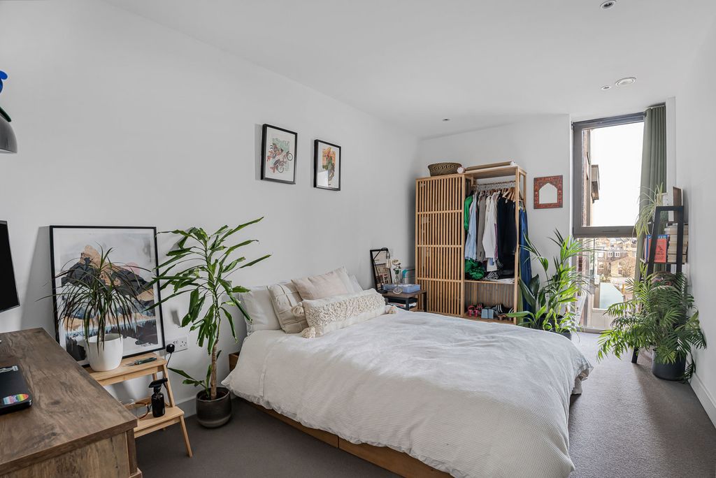 Property photo 3 of 17 Bedroom