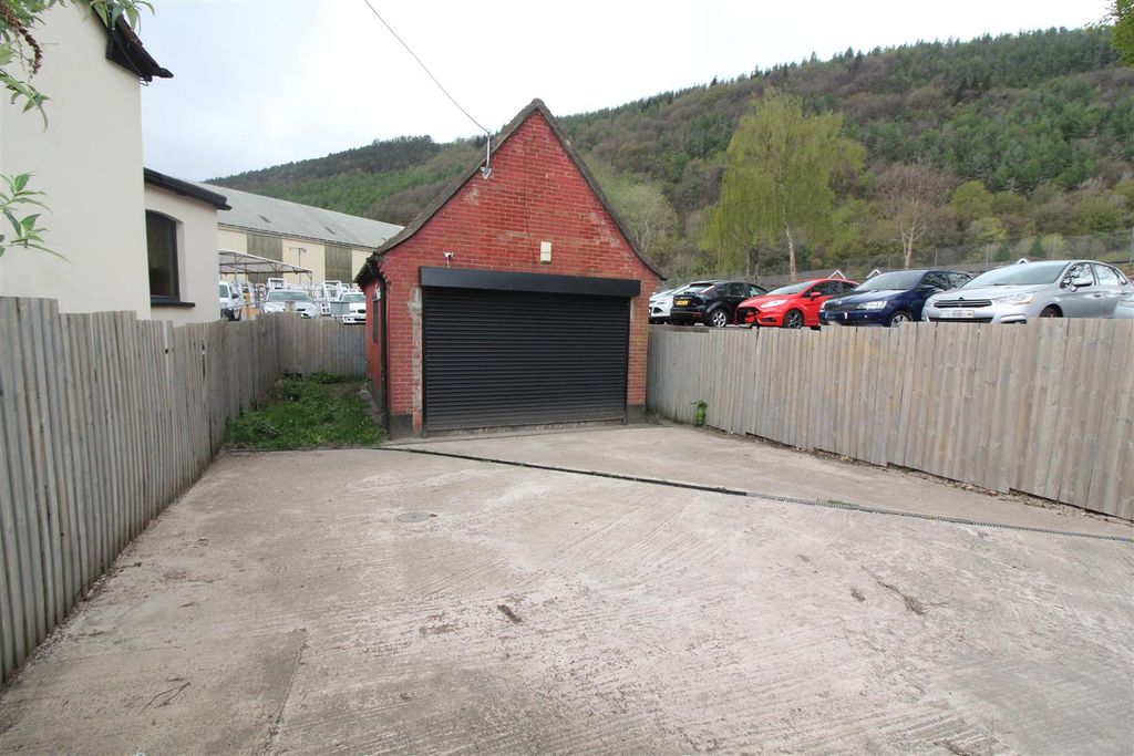 Property photo 2 of 15 Outside