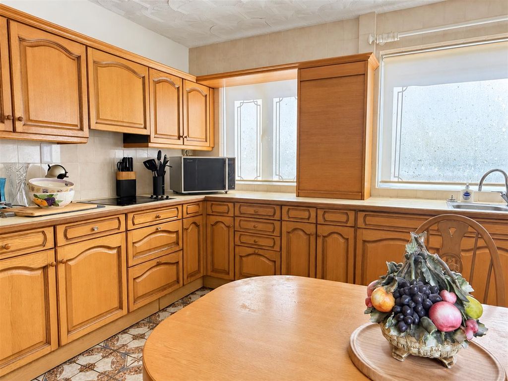 Property photo 2 of 6 842c3709-c3Bb-4874-88E1-c6B1A5F67195.Png