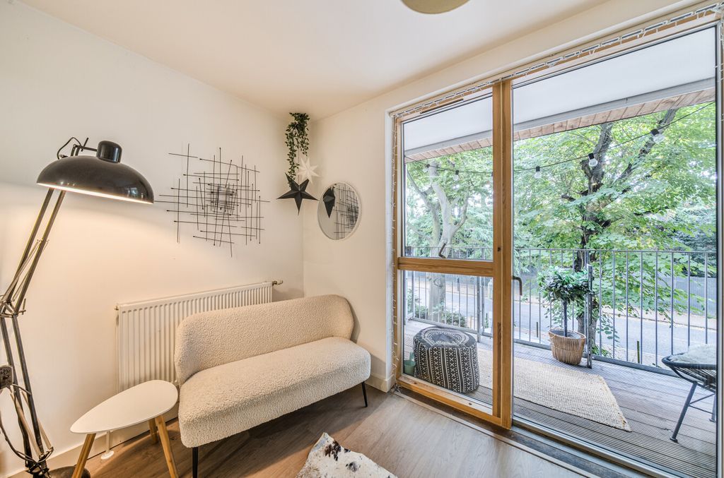 Property photo 3 of 23