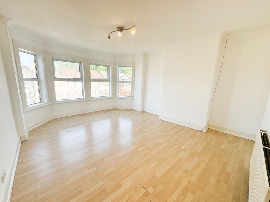 Property photo 1 of 14 Fillebrook Road E11