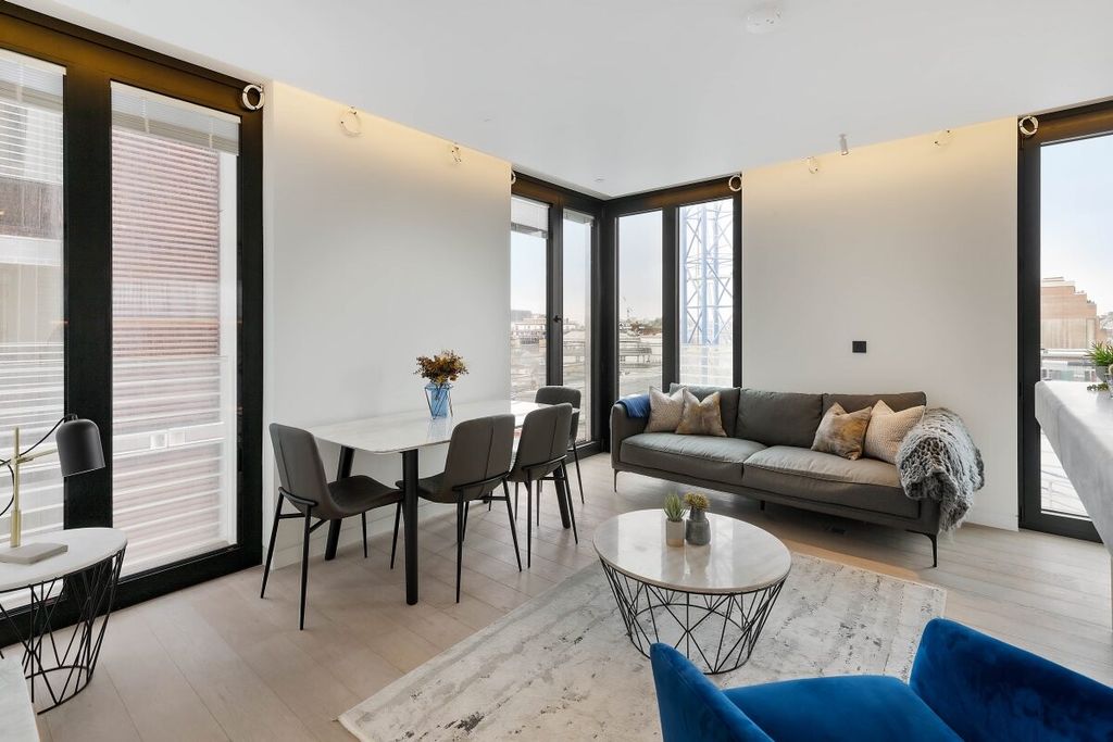 Property photo 2 of 15 Awinship-9163-01-...