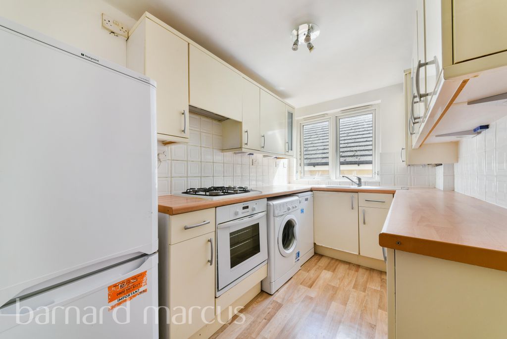 Property photo 3 of 8 Kitchen