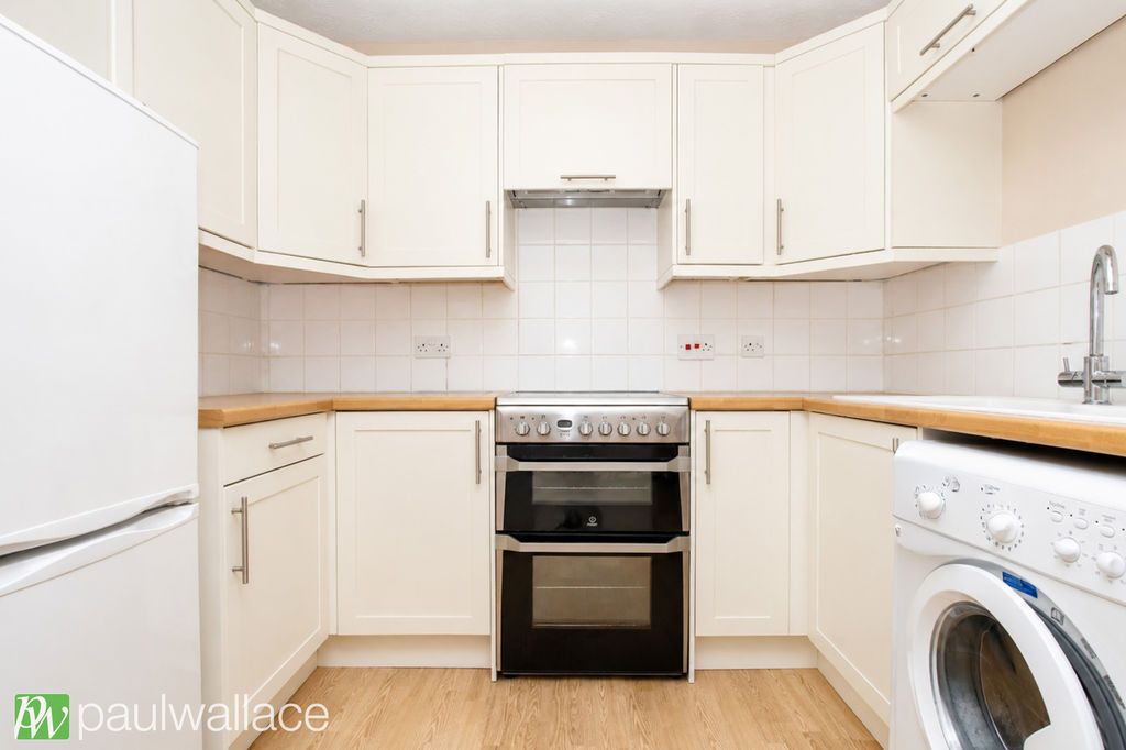 Property photo 3 of 8 Kitchen