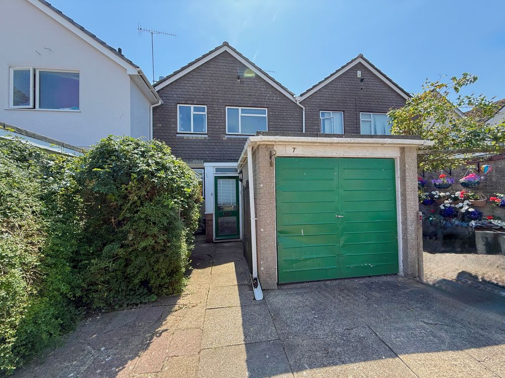 Property photo 1 of 17 7 Cumberland Road Front