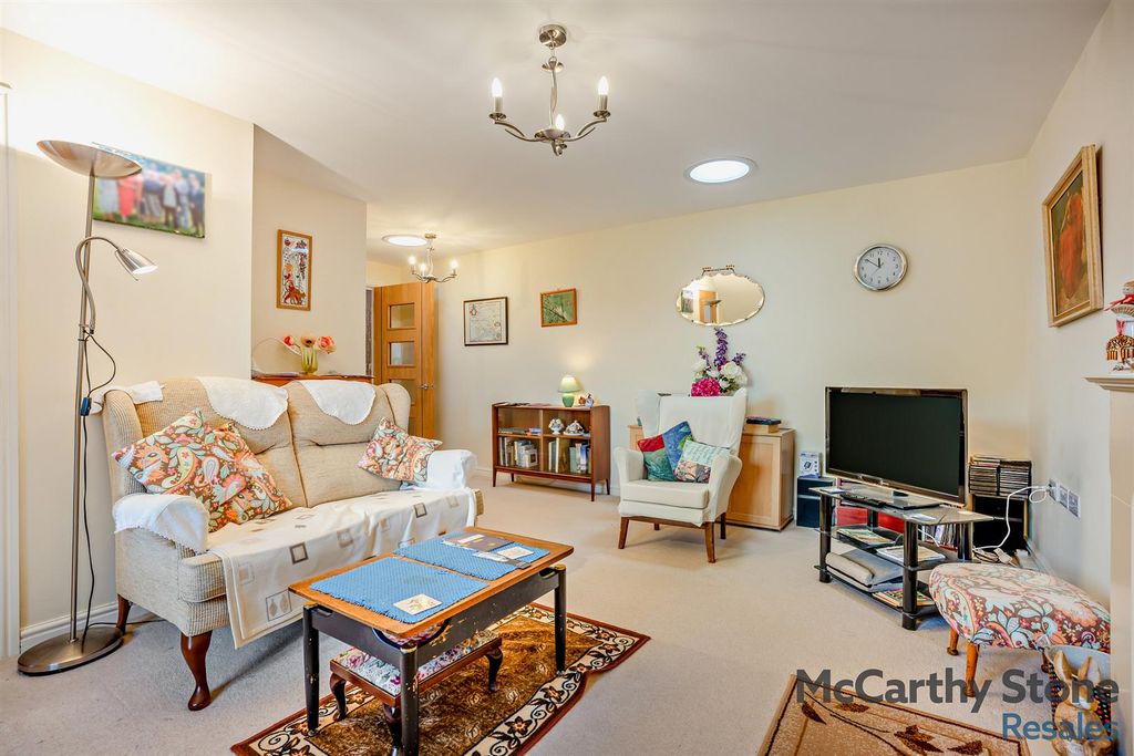 Property photo 3 of 29 8688642-Interior12-800.Jpg