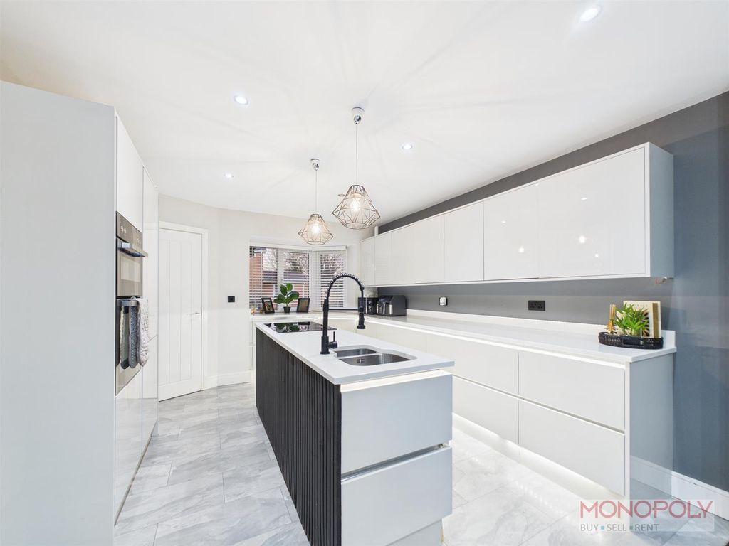 Property photo 3 of 35 Cam03815G0-Pr0382-Still009.Jpg