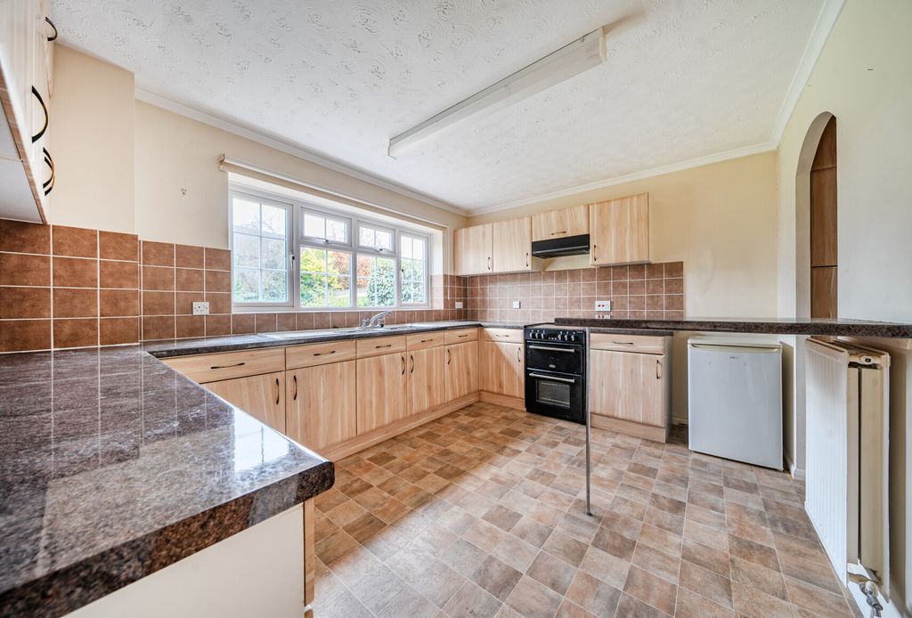 Property photo 2 of 20 1372890-10-69035d...