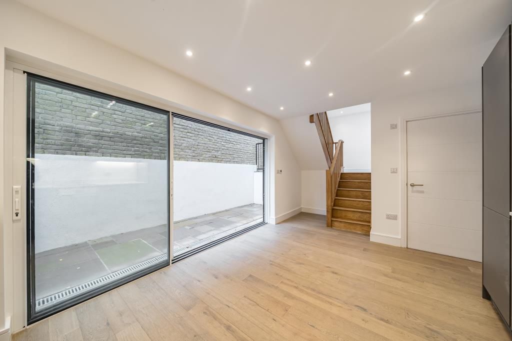 Property photo 3 of 21 Kitchen